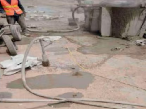 江永水泥混凝土路面板底注浆技术 路面脱空注浆整治方案