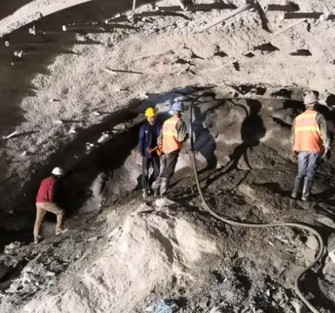 江永拱顶带模注浆料的施工流程及注意事项